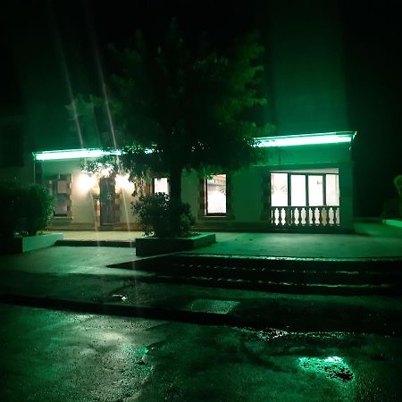 Le 72 Watt Daire Fumel Dış mekan fotoğraf